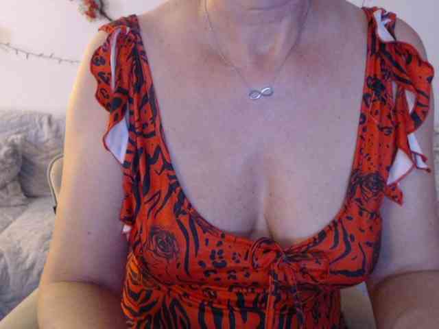 goodSnowQueen webcam