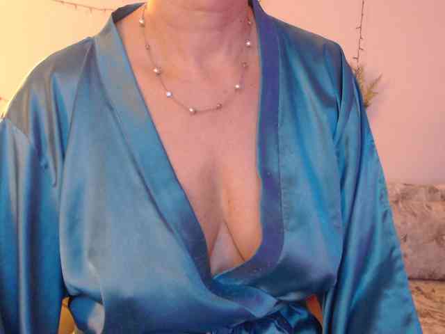 goodSnowQueen webcam