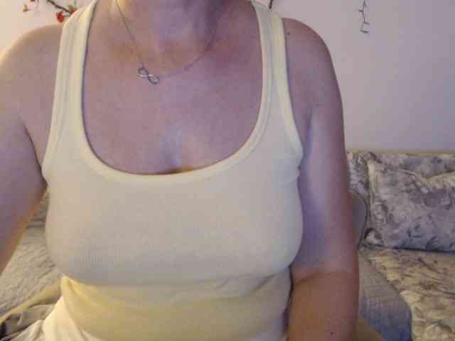 goodSnowQueen webcam