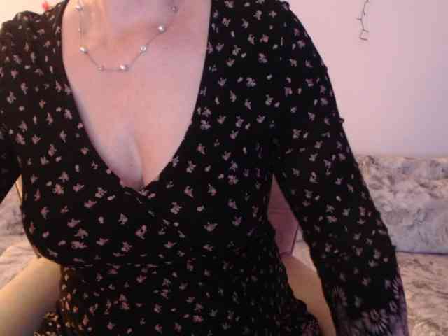 goodSnowQueen webcam
