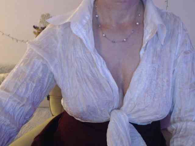 goodSnowQueen goodSnowQueen