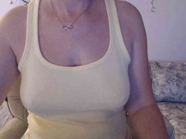 goodSnowQueen webcam