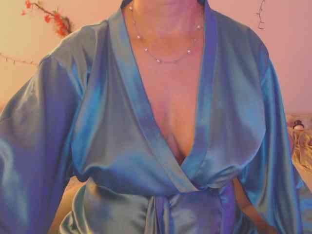 goodSnowQueen webcam