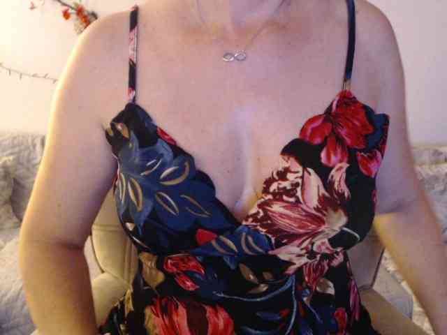 goodSnowQueen webcam