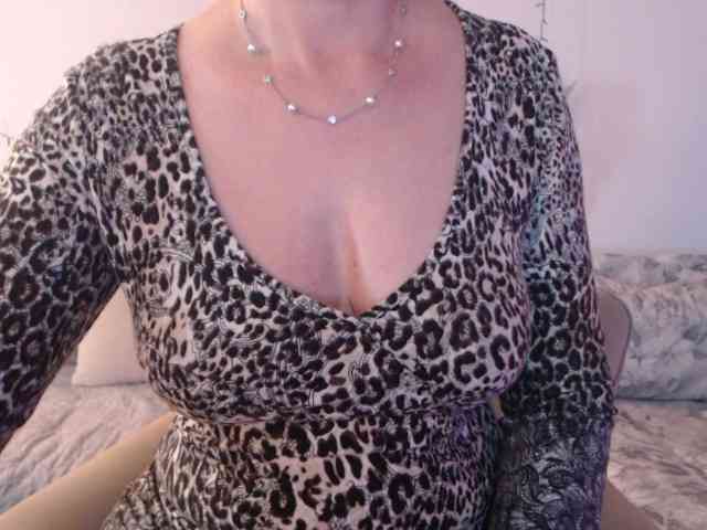 goodSnowQueen webcam