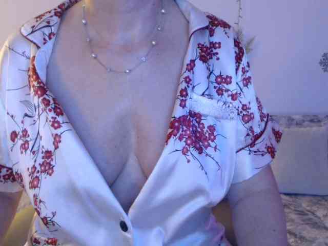 goodSnowQueen webcam