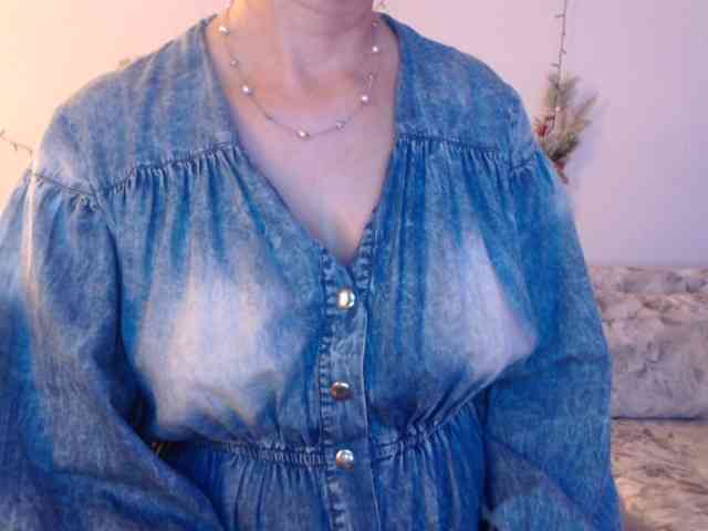 goodSnowQueen webcam