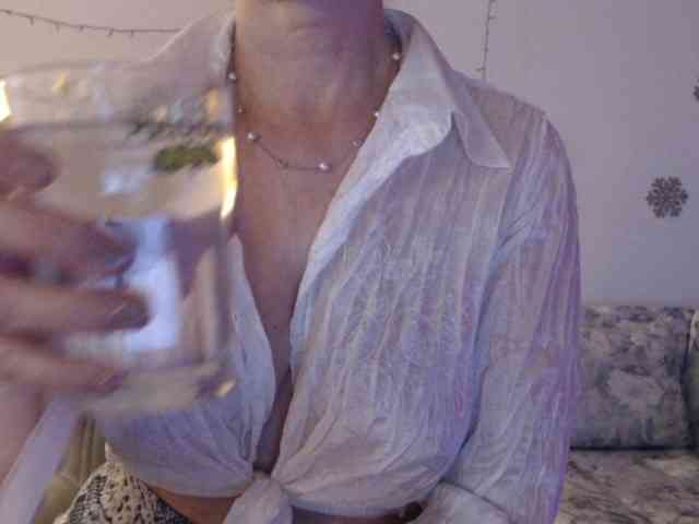 goodSnowQueen webcam