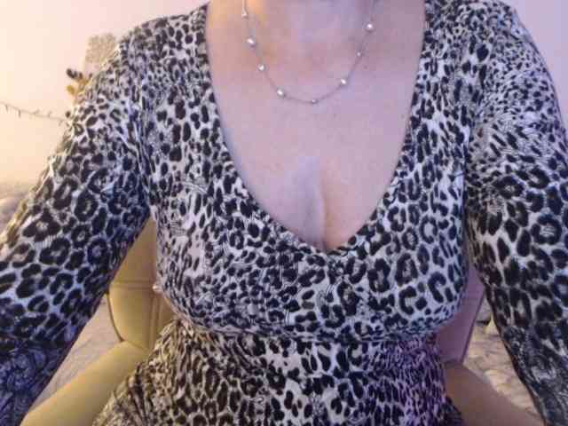 goodSnowQueen webcam