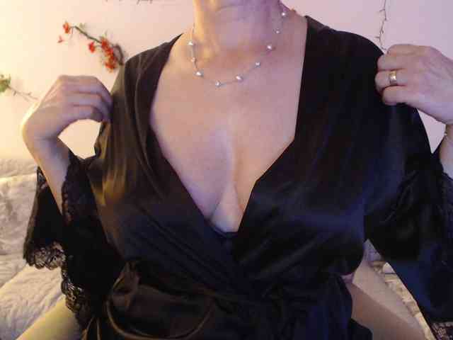 goodSnowQueen webcam
