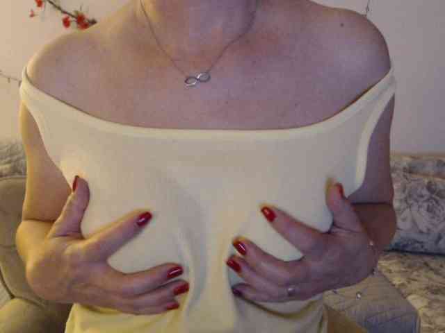 goodSnowQueen webcam