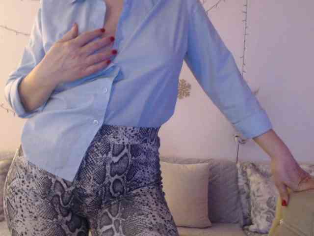 goodSnowQueen webcam