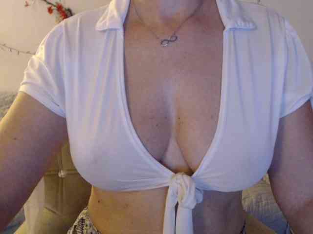 goodSnowQueen webcam