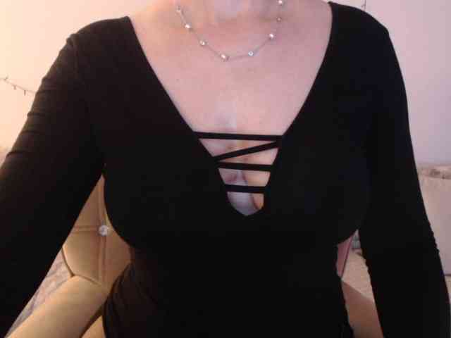 goodSnowQueen webcam