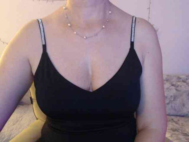 goodSnowQueen webcam