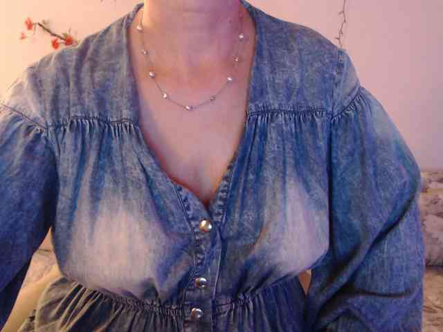 goodSnowQueen webcam