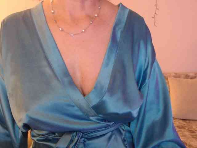 goodSnowQueen webcam