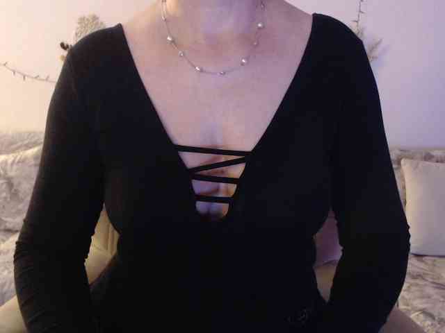 goodSnowQueen webcam