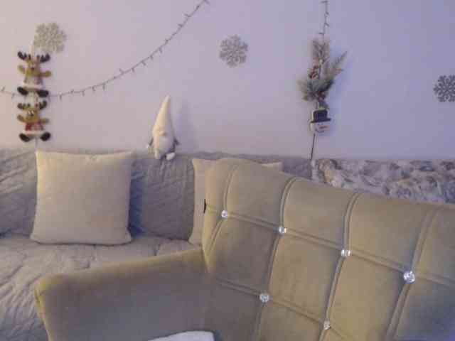 goodSnowQueen webcam