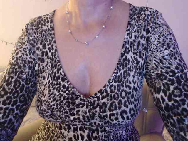 goodSnowQueen webcam