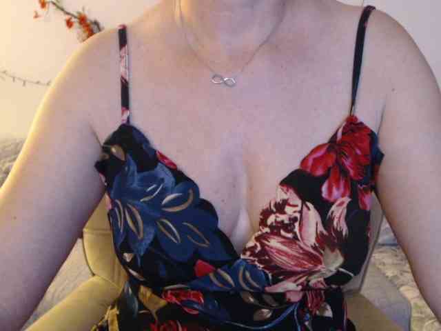 goodSnowQueen webcam
