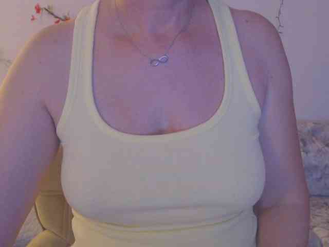 goodSnowQueen webcam