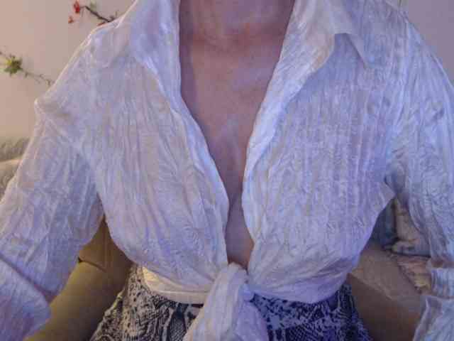 goodSnowQueen webcam