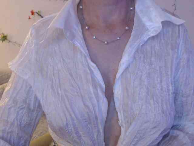 goodSnowQueen webcam