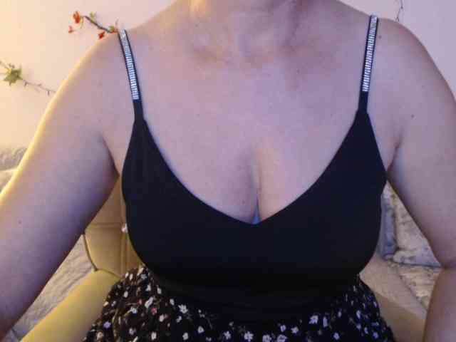 goodSnowQueen webcam