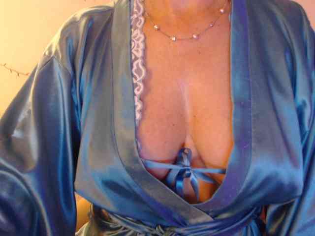 goodSnowQueen webcam