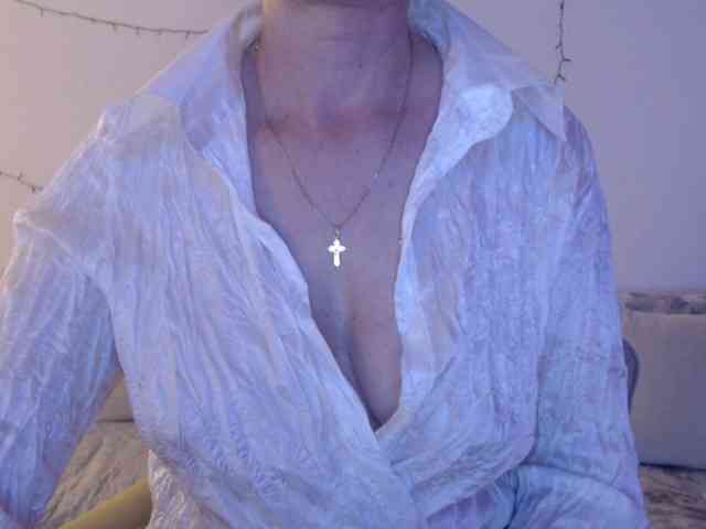 goodSnowQueen webcam