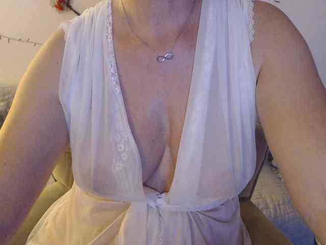 goodSnowQueen webcam