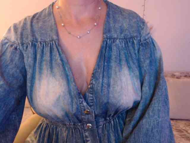 goodSnowQueen webcam