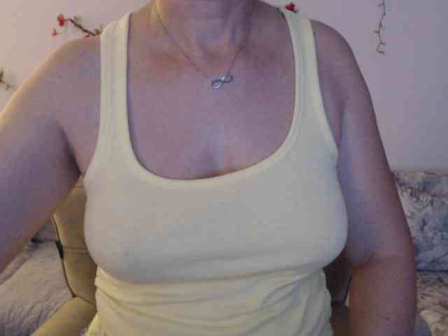 goodSnowQueen webcam