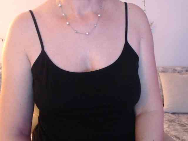 goodSnowQueen webcam