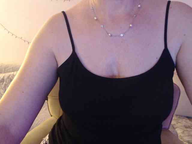 goodSnowQueen webcam