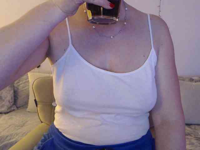 goodSnowQueen webcam