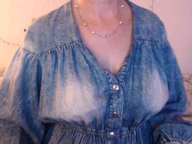 goodSnowQueen webcam