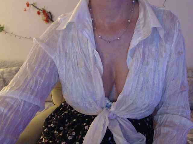 goodSnowQueen webcam