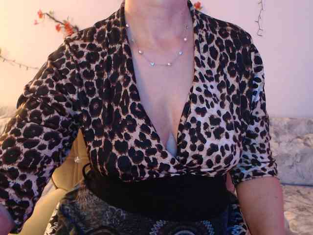 goodSnowQueen webcam