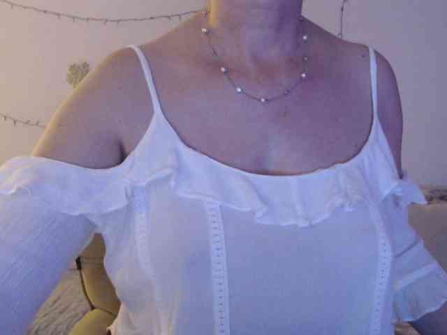 goodSnowQueen webcam