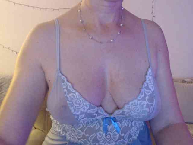 goodSnowQueen webcam