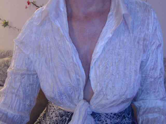 goodSnowQueen webcam