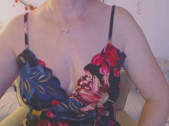 goodSnowQueen webcam
