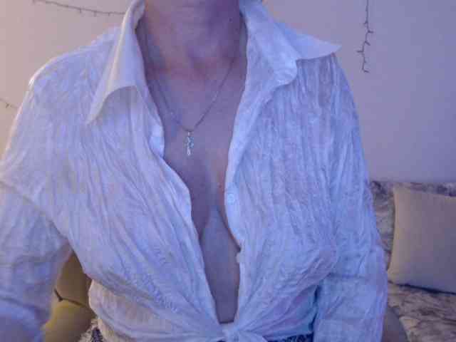 goodSnowQueen webcam