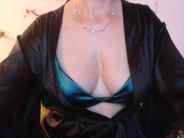 goodSnowQueen webcam