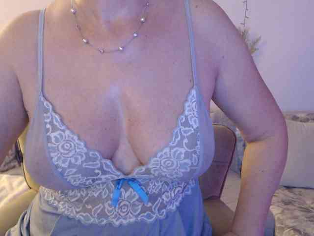 goodSnowQueen webcam