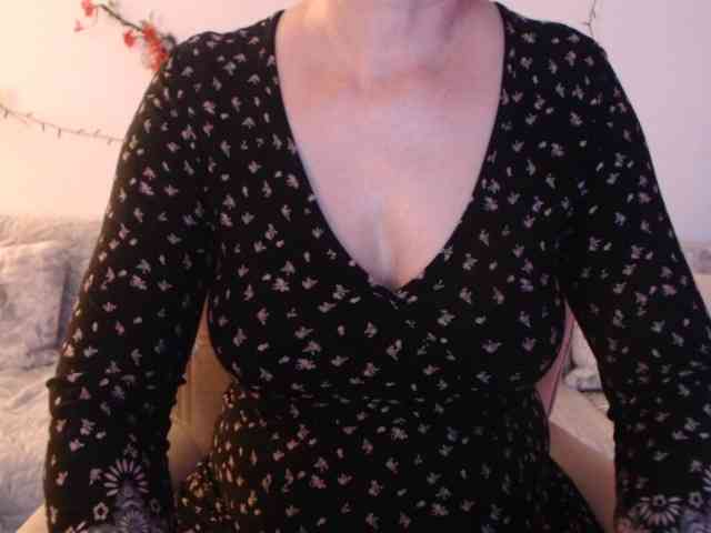 goodSnowQueen webcam