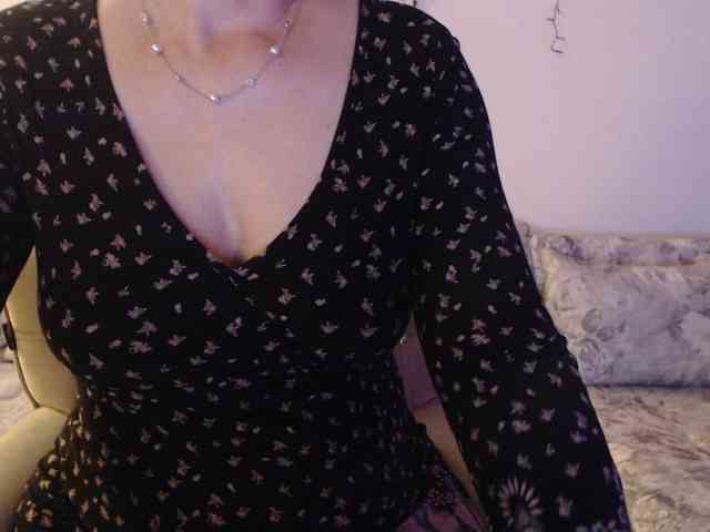goodSnowQueen webcam