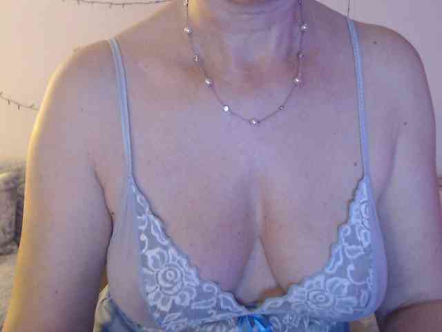 goodSnowQueen webcam